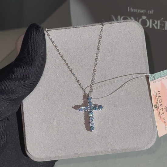 Sidabrinis kryželis su grandinėle ir žydrais moisanitais „Gloria Blue“