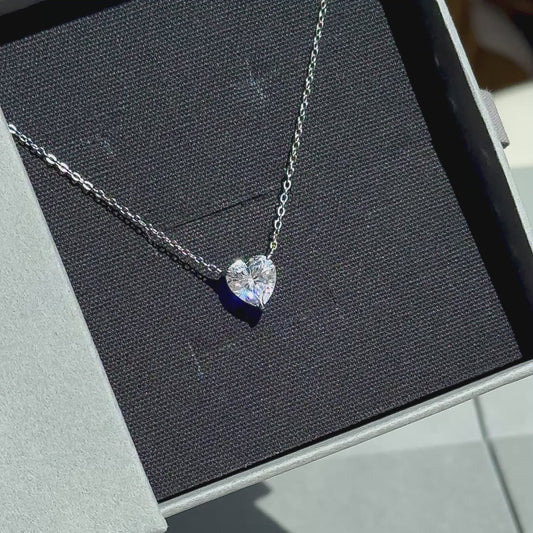 Hõbedane moissaniidiga kaelakee „Mon Amour”