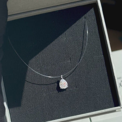 Skaidri grandinėlė su moisanitu „Floating Drop“