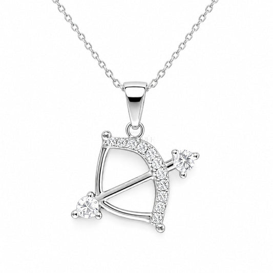 Sidabrinis Šaulio zodiako pakabukas su moisanitais ir grandinėle „Sagittarius“ - MONOREE