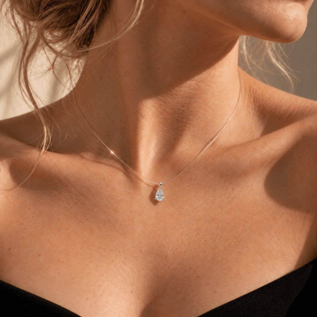 Skaidri grandinėlė su moisanitu „Floating Drop“ - MONOREE